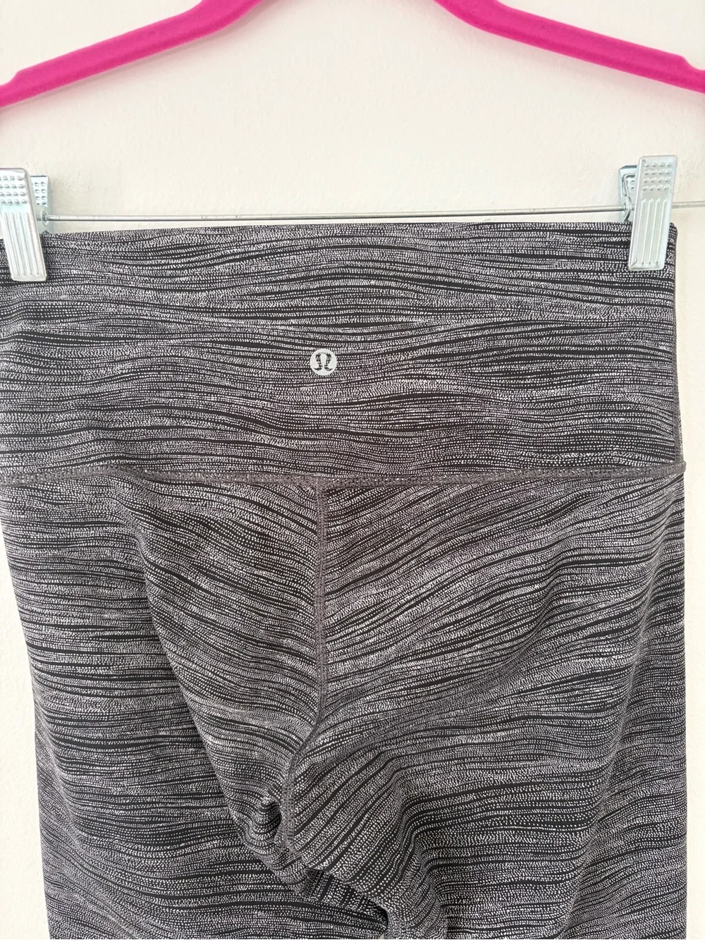 Lululemon Bit Point Ice Grey Black Wunder Under Crop 21 Inch Leggings Size 6
